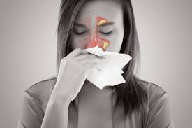 Gevolgen allergie zijn o.a. verstopte neus, niesbuien, tranende en jeukende ogen, astma, eczeem